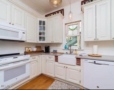 251 Charlotte Street - Photo Thumbnail 1