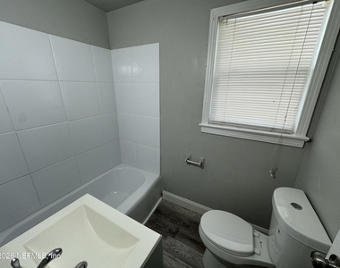 5035 Campenella Drive - Photo Thumbnail 9