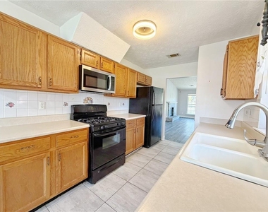 2901 Inverloch Circle - Photo Thumbnail 18