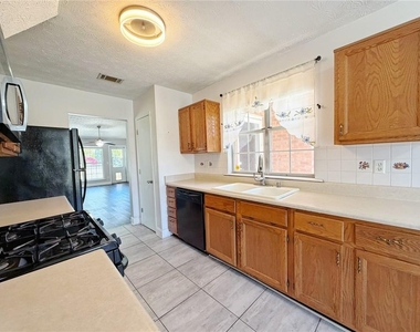 2901 Inverloch Circle - Photo Thumbnail 19
