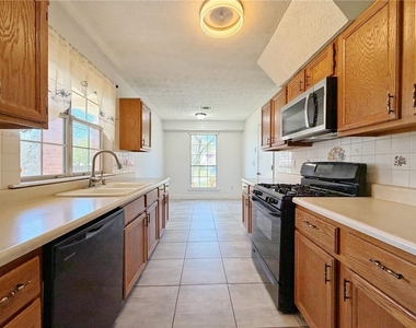 2901 Inverloch Circle - Photo Thumbnail 16