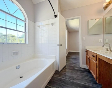 2901 Inverloch Circle - Photo Thumbnail 32
