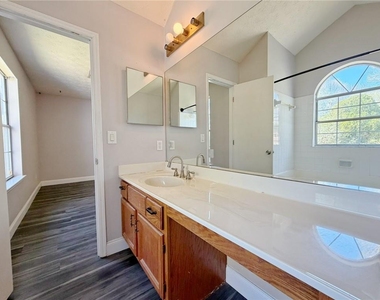 2901 Inverloch Circle - Photo Thumbnail 33