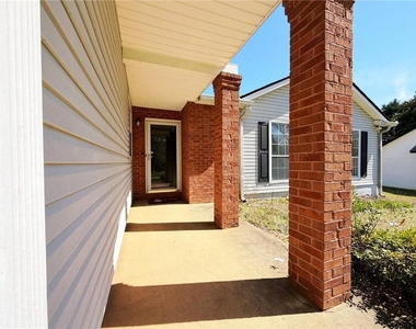 2901 Inverloch Circle - Photo Thumbnail 3