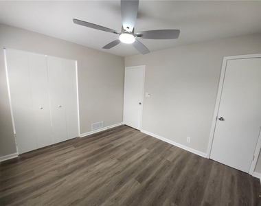 5370 Longmeadow Lane - Photo Thumbnail 9