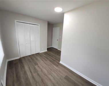 5370 Longmeadow Lane - Photo Thumbnail 7