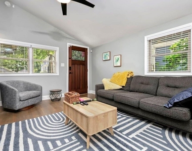 677 Holmes Street Nw - Photo Thumbnail 3
