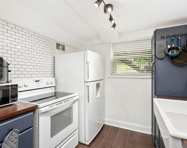 677 Holmes Street Nw - Photo Thumbnail 9