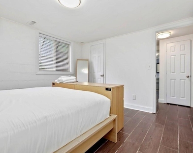 677 Holmes Street Nw - Photo Thumbnail 12