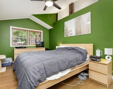 677 Holmes Street Nw - Photo Thumbnail 4