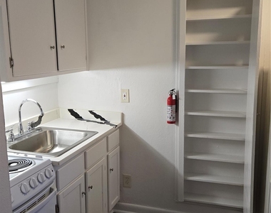 301 Avondale Street - Photo Thumbnail 12