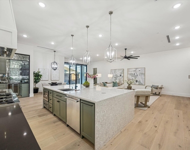 431 W 30th Street - Photo Thumbnail 6