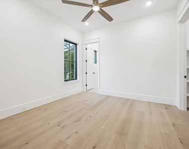 431 W 30th Street - Photo Thumbnail 23