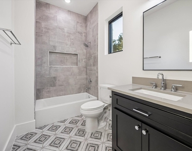431 W 30th Street - Photo Thumbnail 28
