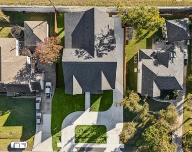 431 W 30th Street - Photo Thumbnail 34