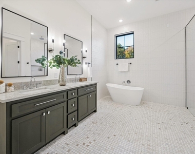 431 W 30th Street - Photo Thumbnail 12