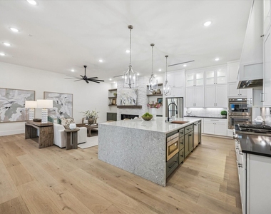 431 W 30th Street - Photo Thumbnail 5