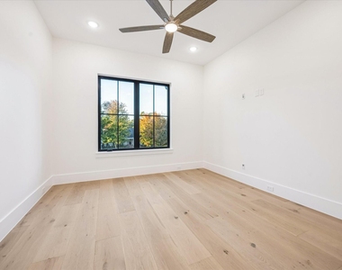 431 W 30th Street - Photo Thumbnail 27
