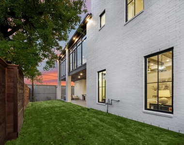 431 W 30th Street - Photo Thumbnail 31