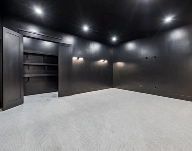 431 W 30th Street - Photo Thumbnail 22