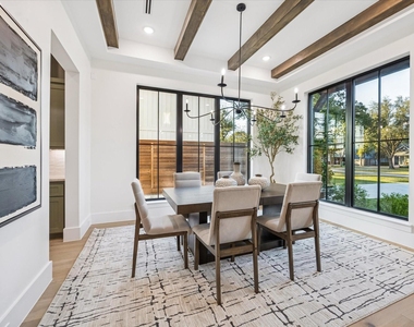 431 W 30th Street - Photo Thumbnail 8