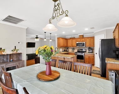 1308 Roanoke Court - Photo Thumbnail 7