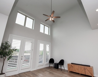 16635 Bristol Steel Lane - Photo Thumbnail 7