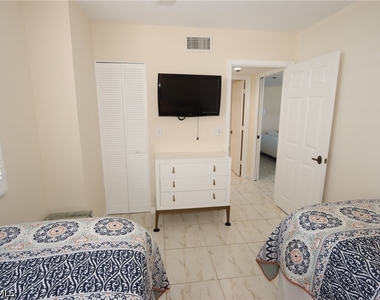 5550 Heron Point Drive - Photo Thumbnail 18