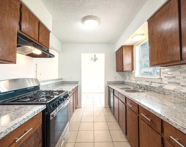2723 N Brompton Drive - Photo Thumbnail 10