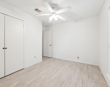 2723 N Brompton Drive - Photo Thumbnail 16