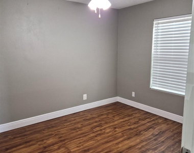 209 Florence Street - Photo Thumbnail 14