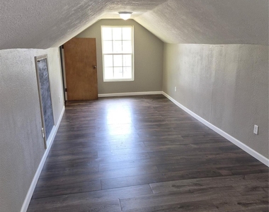 209 Florence Street - Photo Thumbnail 20