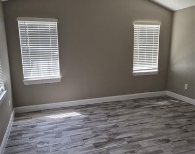 209 Florence Street - Photo Thumbnail 11