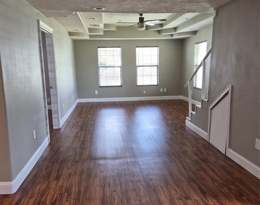 209 Florence Street - Photo Thumbnail 7