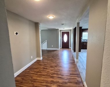209 Florence Street - Photo Thumbnail 12