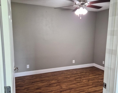 209 Florence Street - Photo Thumbnail 15