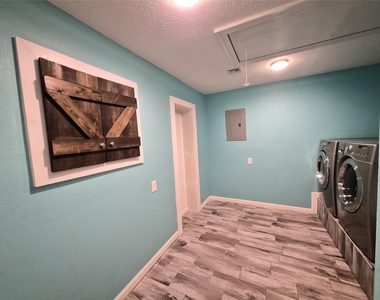 209 Florence Street - Photo Thumbnail 8