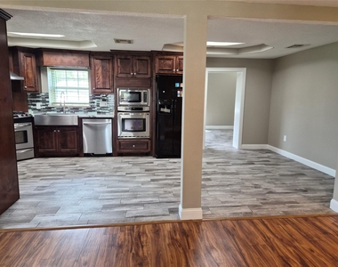209 Florence Street - Photo Thumbnail 5