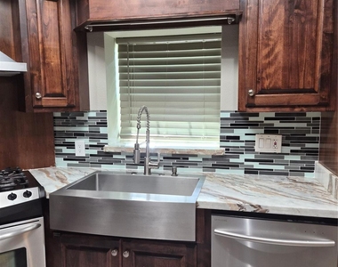 209 Florence Street - Photo Thumbnail 4