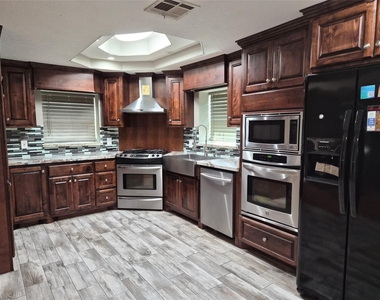 209 Florence Street - Photo Thumbnail 2