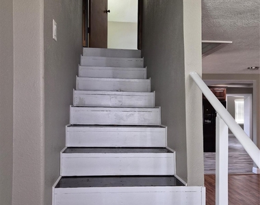 209 Florence Street - Photo Thumbnail 18