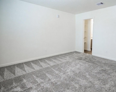 21155 Gosling Road - Photo Thumbnail 12