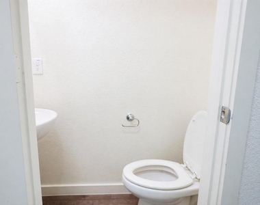 21155 Gosling Road - Photo Thumbnail 10