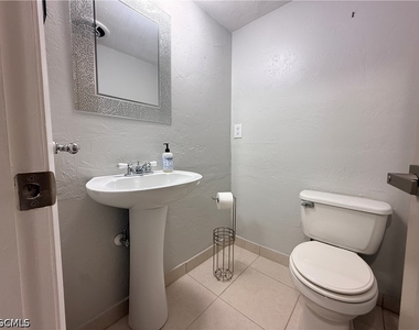 1608 Se 28th Terrace - Photo Thumbnail 9