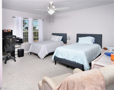 19999 Lake Vista Circle - Photo Thumbnail 11