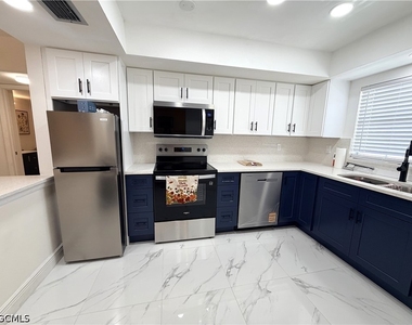 7050 Nantucket Circle - Photo Thumbnail 2
