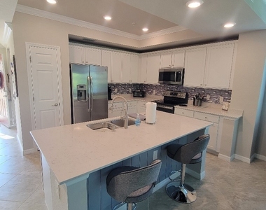 10700 Palazzo Way - Photo Thumbnail 9
