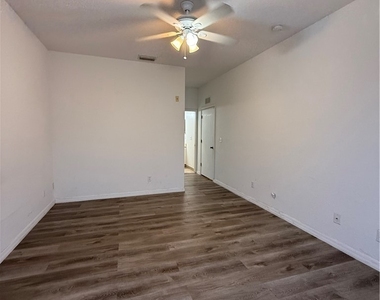 8416 Bernwood Cove Loop - Photo Thumbnail 11