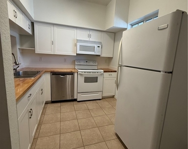 8416 Bernwood Cove Loop - Photo Thumbnail 5