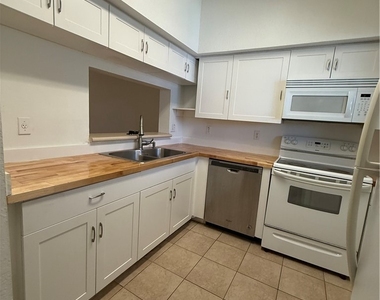 8416 Bernwood Cove Loop - Photo Thumbnail 6